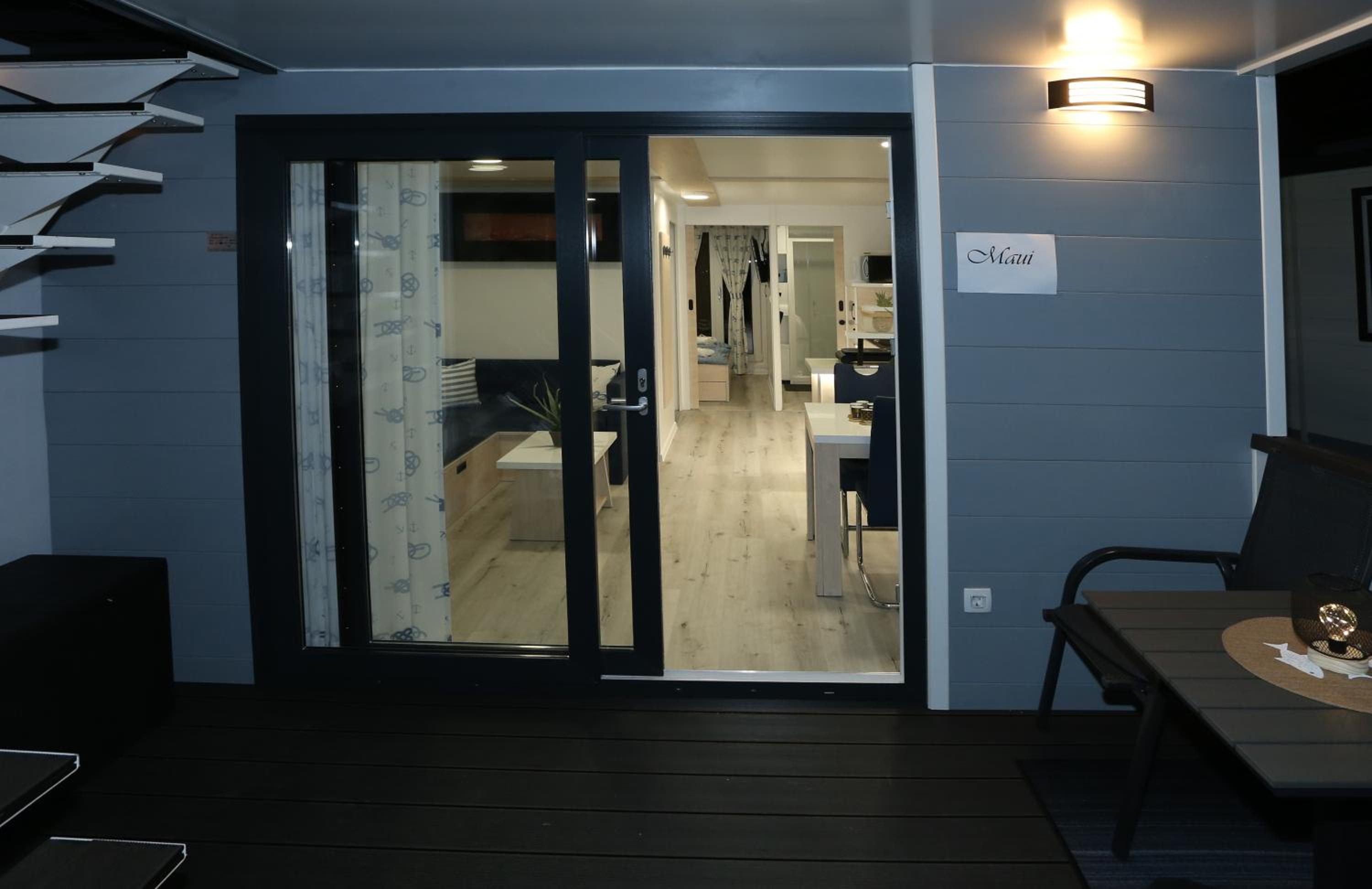 Vhod v hiško — Floating house Maui