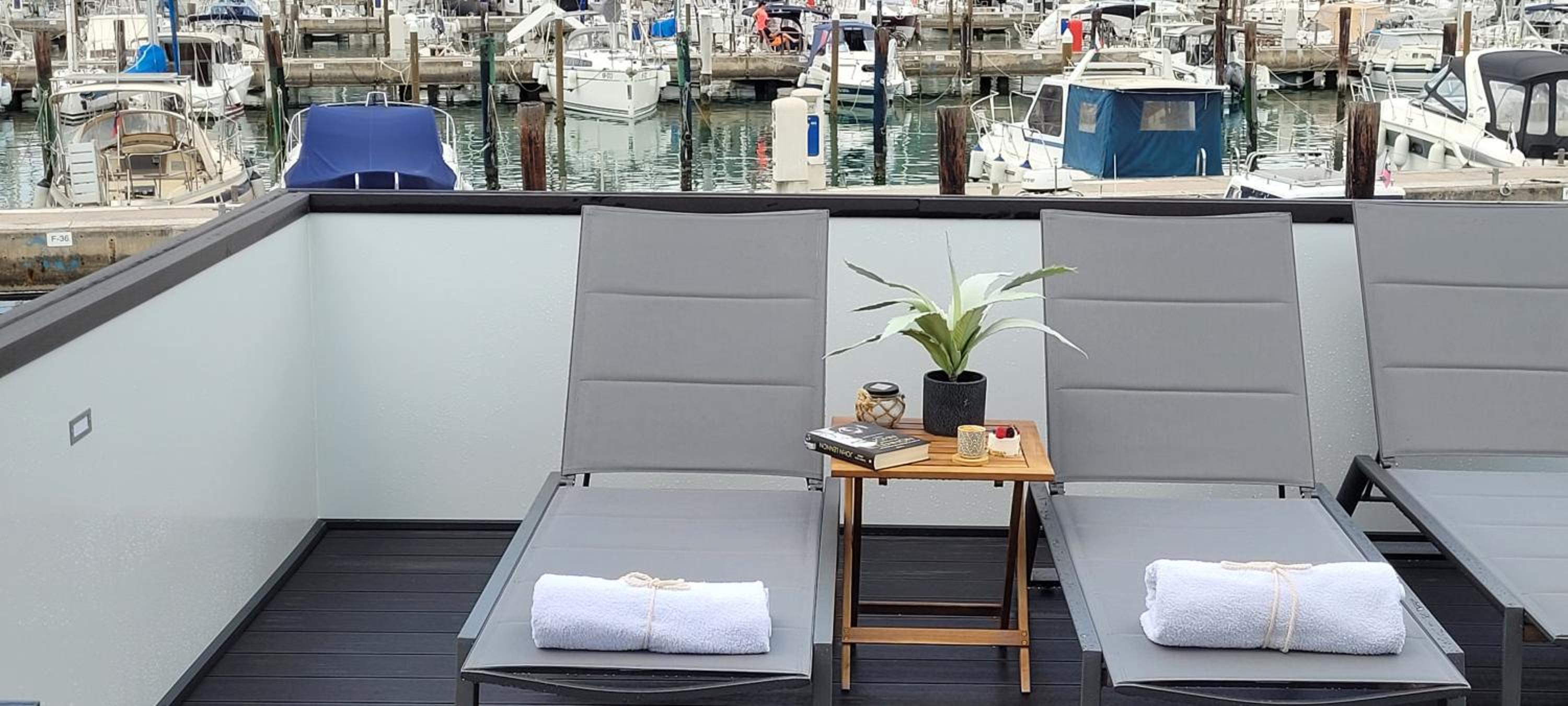 Kotiček na terasi — Floating house Maui