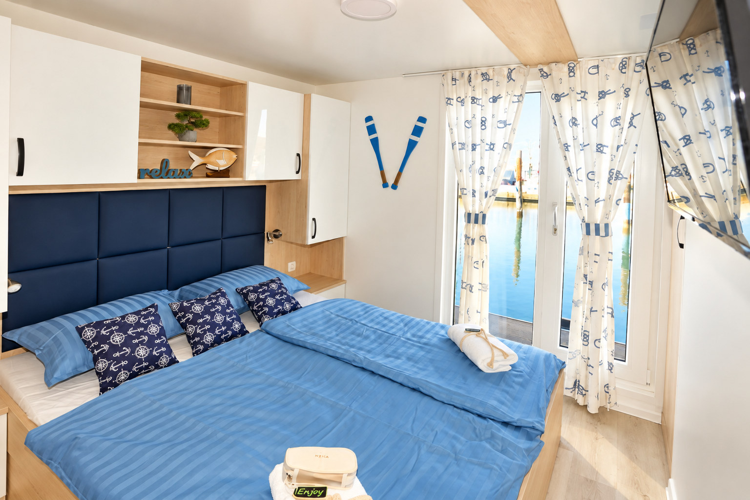 Spalnica — Floating house Maui